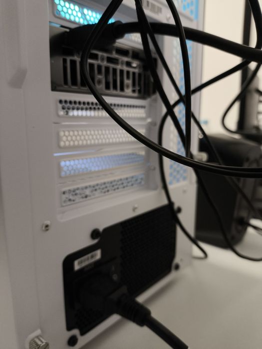 Pc Asus RTX 5060ti + Ryzen 7 8700F + Corsair DDR5 32gb LED + MSI B850