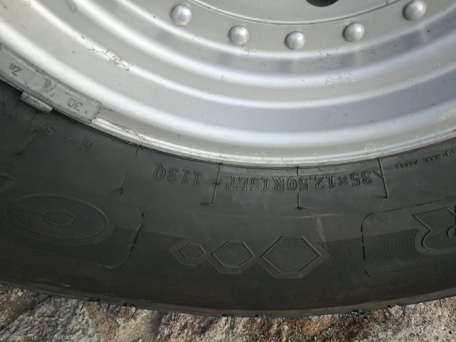 Vendo 4 pneus  35 12.5 15 como novos