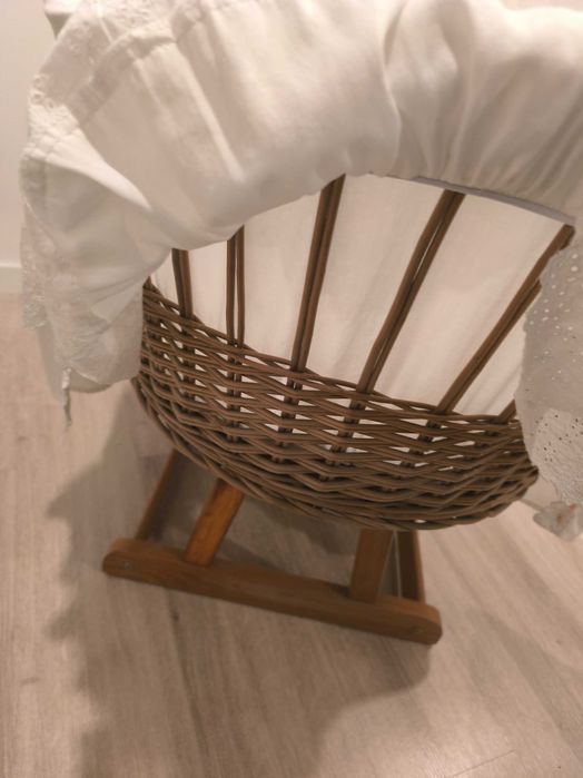 Berço com forra muito elegante