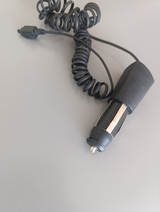 Carregador para automóvel 12/24V