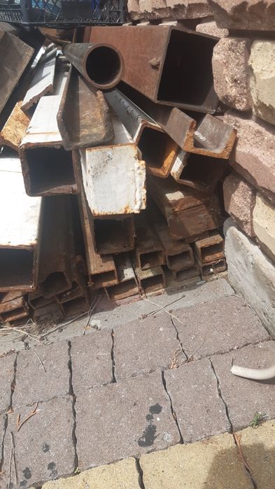 Продам металопрофіль різного розміру.