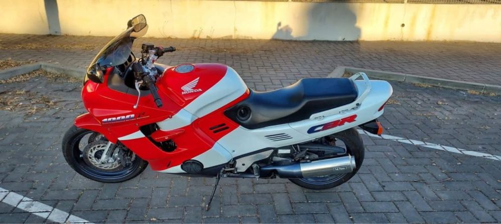 Cbr 1000f  troca ou venda