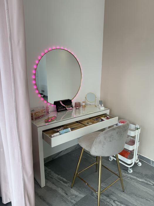 Meble dla stylistki toaletka stanowisko do brwi rzes makijazu