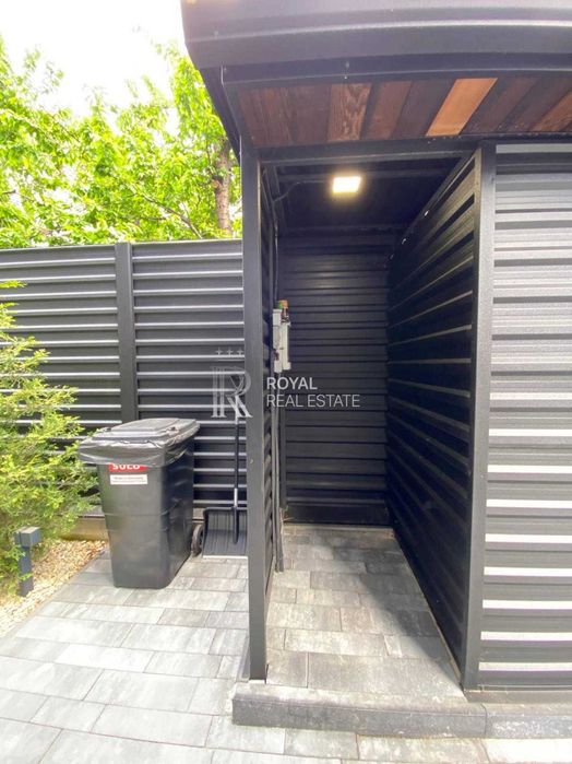 Продаж Будинок Київ Голосіївський район вул. Малокитаївська 300 м² 4 спальні Ділянка 5 соток Газ Гараж Підвал 20 кВт Під чистове оздоблення