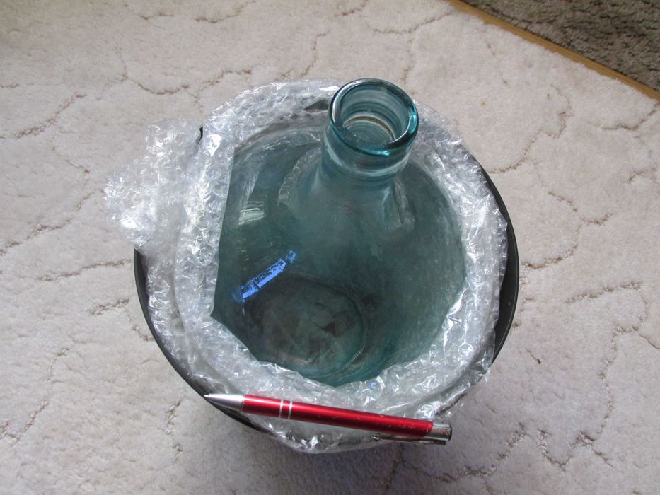 Poręczny dymion 5 litrów w plastikowym koszu