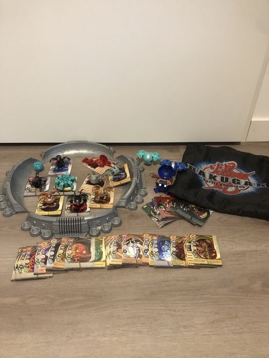 Великий набір Bakugan: Арена, 13 бакуганів, карти сумка