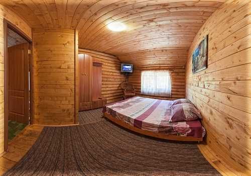 Здам в оренду дерев'яний котедж на березі гірської річки.