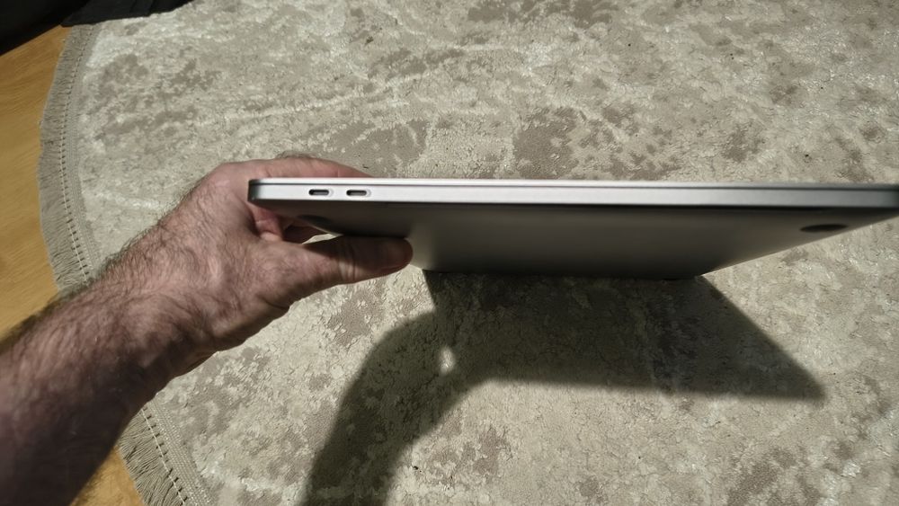 MacBook Pro 15,4  2018. i7 /16GB/512GB
