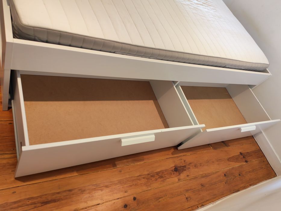 Cama 140x200, com arrumação, ikea