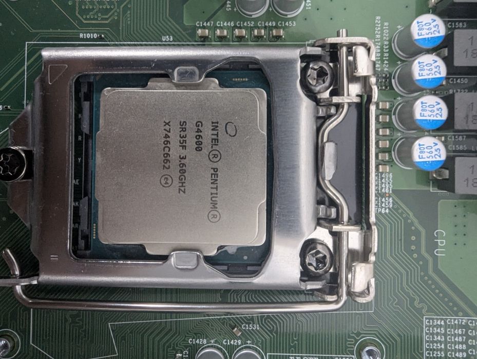 Материнка Supermicro X11SSQ + Pentium G4600 + 8GB DDR4