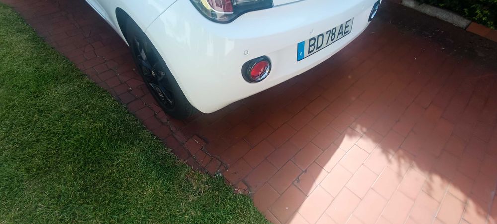 Opel Adam 1.2 White/black
