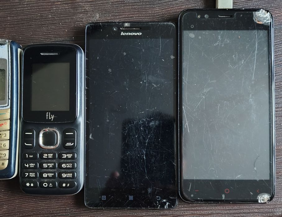 Телефоны на запчасти.