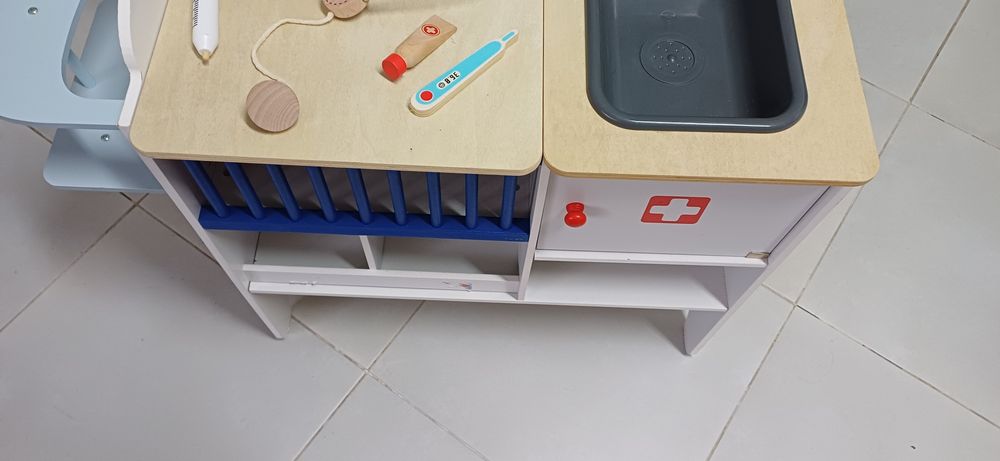 Clínica para bebés e veterinário 2 em 1