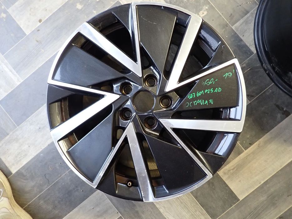 SKODA OCTAVIA IV FELGA 19' 5E3601025AD