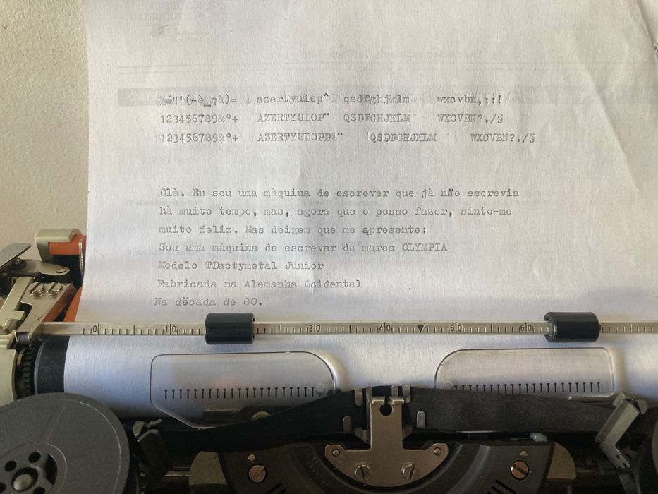 Máquina de escrever  ***  AEG Olympia