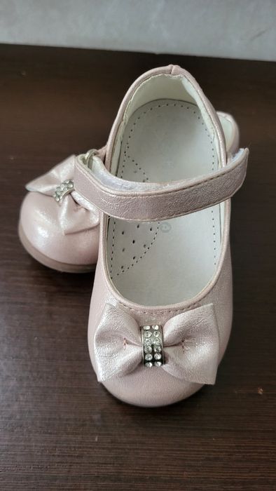 Туфельки на дівчинку