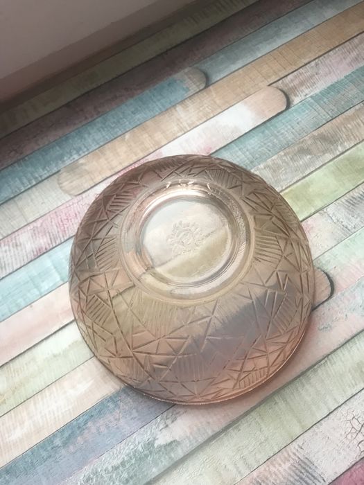 Скляна салатниця