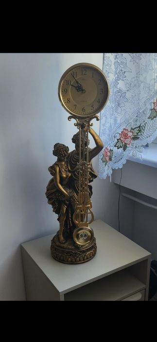 Stylowy zegar, ręczna robota