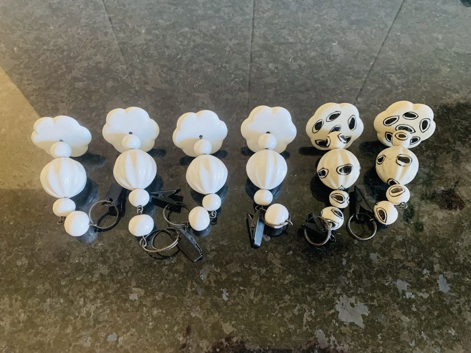 6 prendedores de toalhas, em porcelana da loja Zara Home.