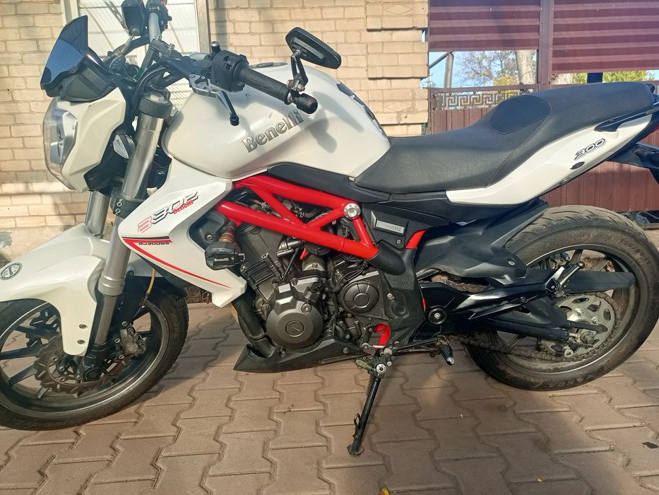 Мотоцикл Benelli TNT300