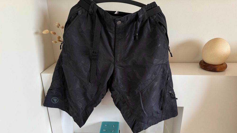 Calções Endura Singletrack com coquilha,  cinza escuro