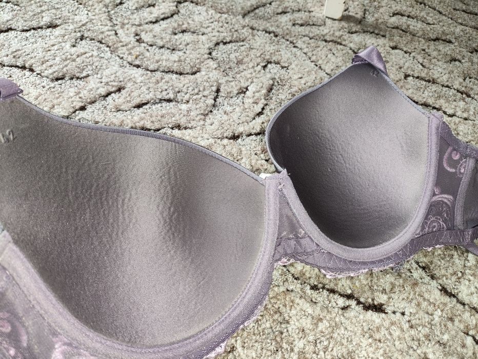 Biustonosz sztywny fioletowy r. 95 D