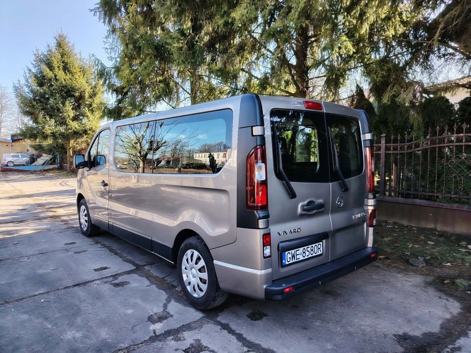 Opel Vivaro Long 9 osobowy 2017r.