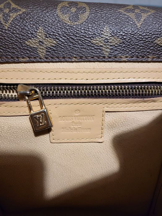 Шкіряна сумка Louis Vuitton.