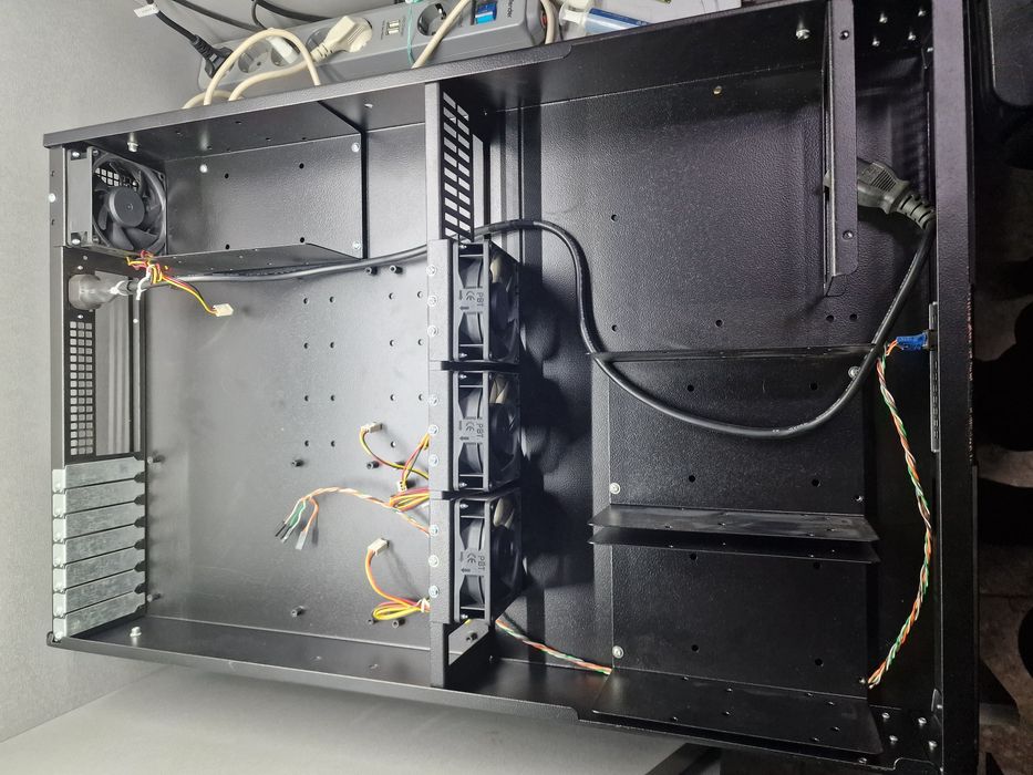 Корпус 2U серверный под стандартные материнки и блоки: 1 099 грн ...