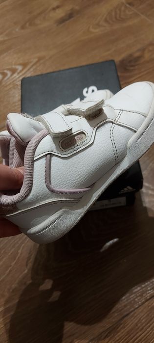 Adidasy dla dziewczynki 26