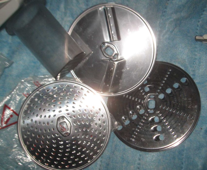 Кухонный комбайн Bosch MUM52 131/D2 – 700 Вт, запчастини, насадки