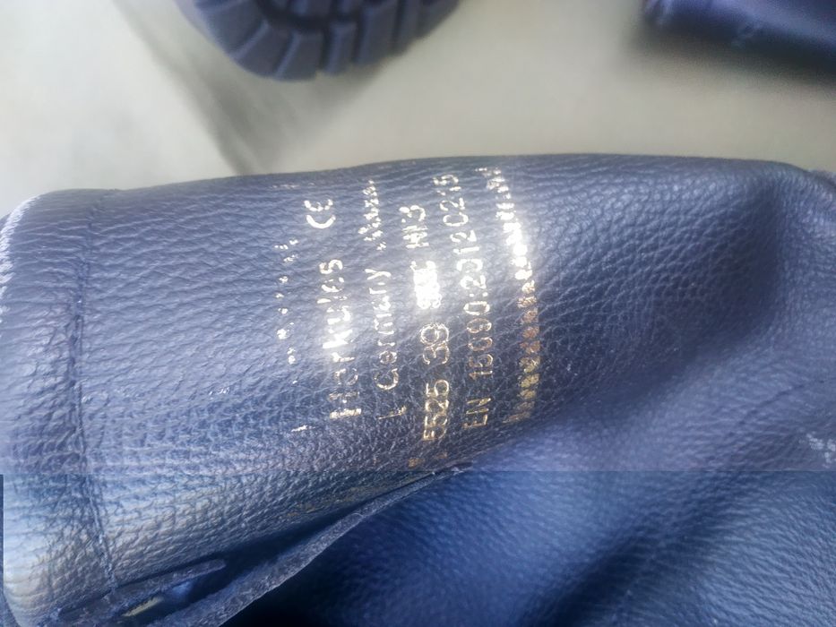 Чоботи  робочі шкіра ялові   37 і 39розмір  Німеччина б/в