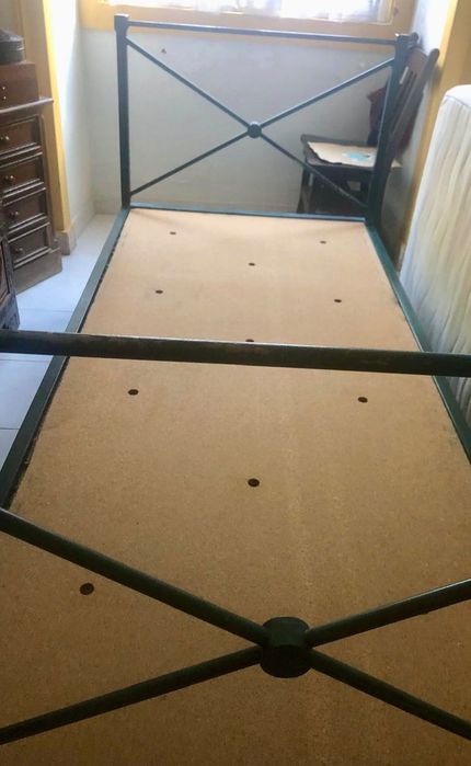 Cama de corpo e meio.