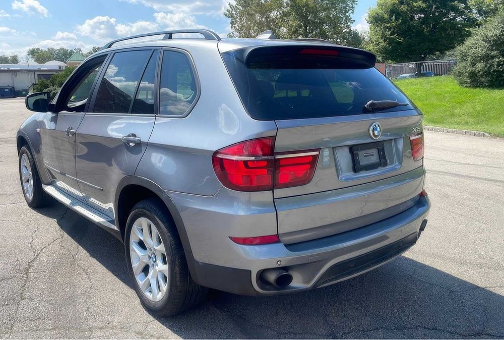 BMW X5      2011