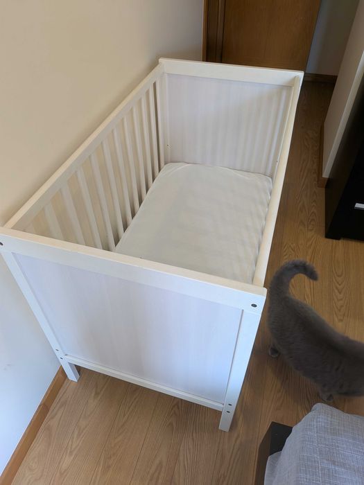 Berço IKEA com colchão