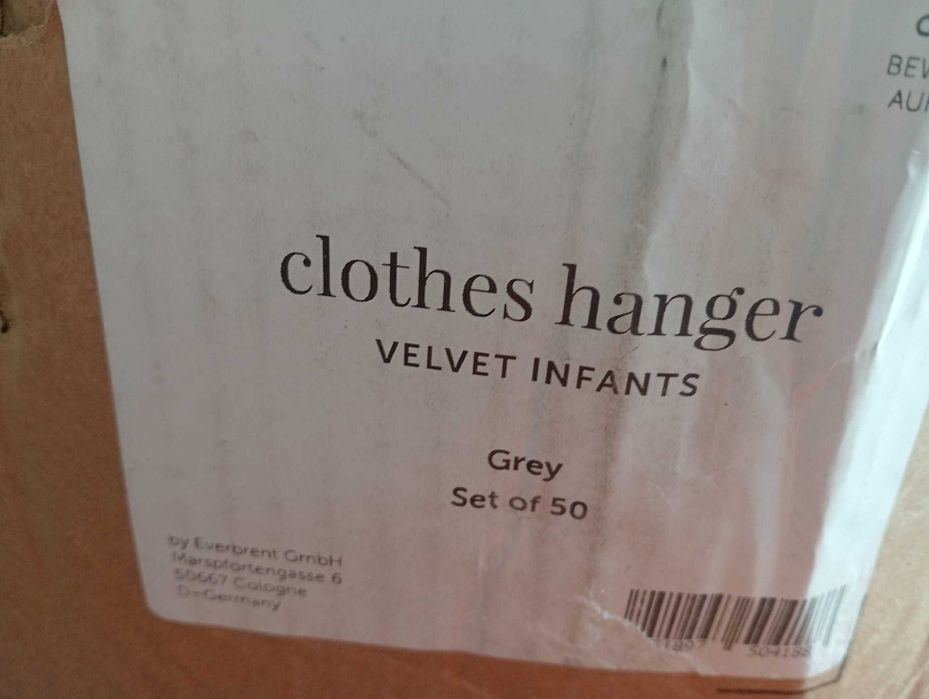 Set 50 Cabides Bebé Veludo Laleni (Novos) – Antiderrapantes Cinza
