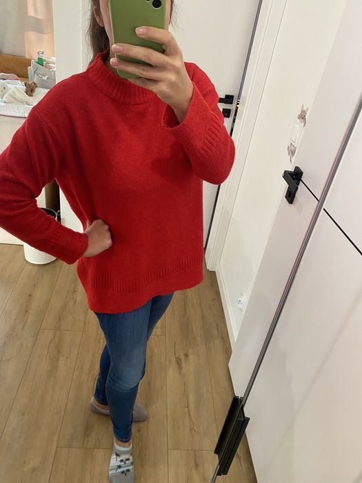 Sweter z wełną, reserved