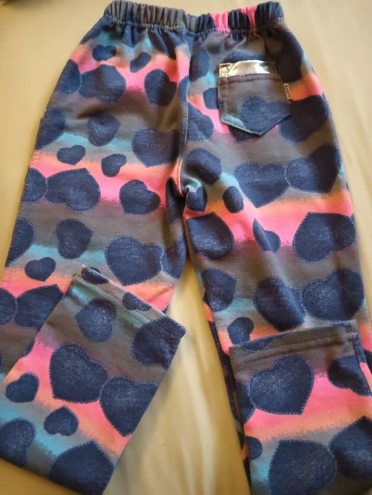 Spodnie w serduszka