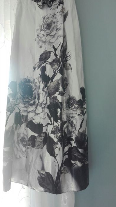 Długa sukienka biała kwiaty r.38