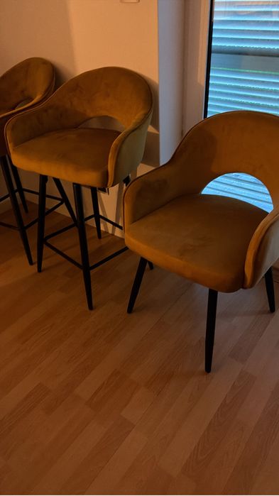 vendo 2 cadeiras altas de veludo novas