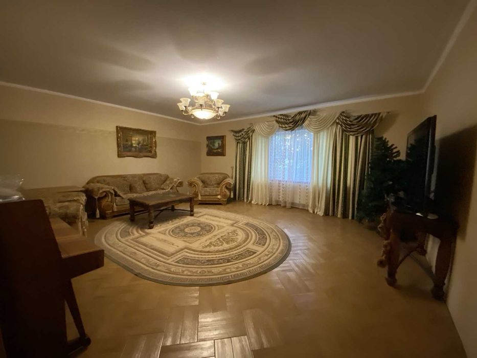 Продаєься 2- поверховий  будинок. Лариса