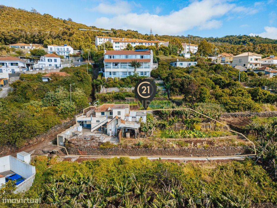 Traditional House with Land in Água de Pena – Machico