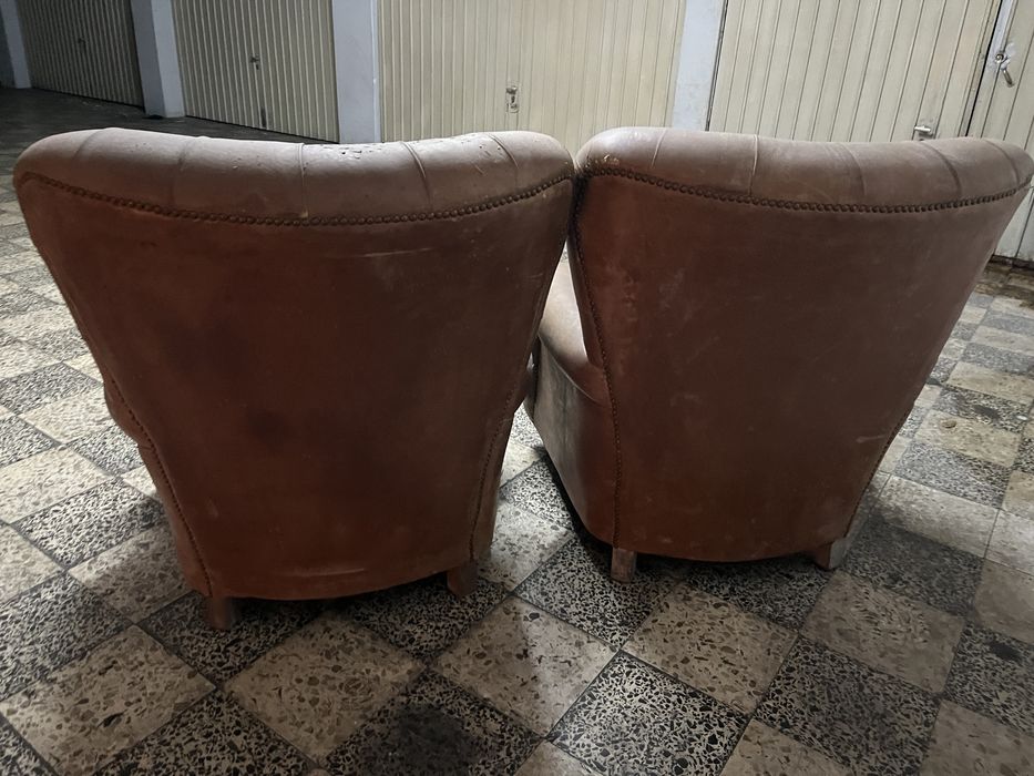 Sofá em pele castanho