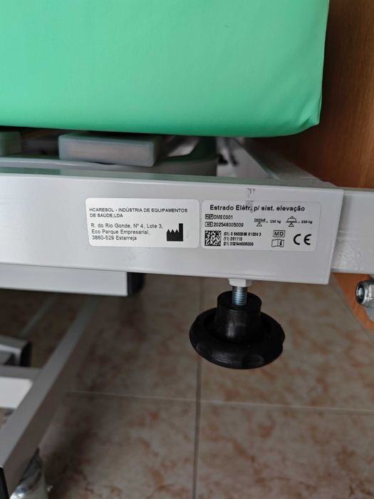 Cama Hospitalar Articulada Elétrica com Comando + Colchão – Como Nova