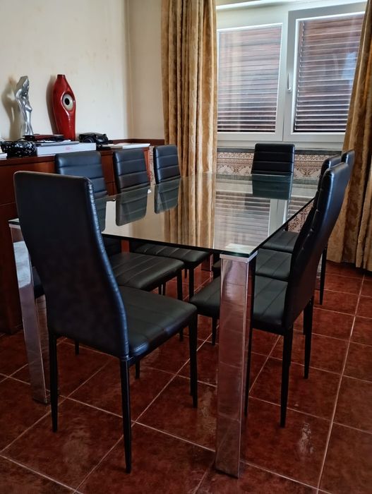 Mesa de Vidro e Cadeiras