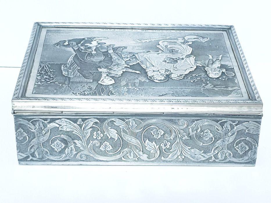 Maravilhoso antigo guarda joias francês com amorosa gravura