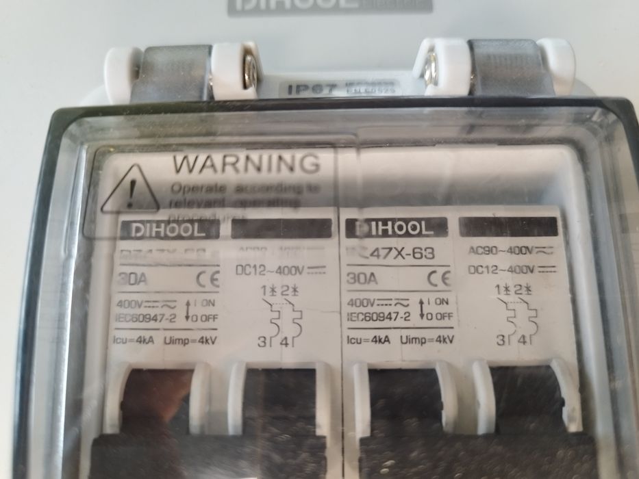 Wyłącznik nadprądowy bezpiecznik 30A IP67 400V DIHOOL

Wyłącznik DC 30