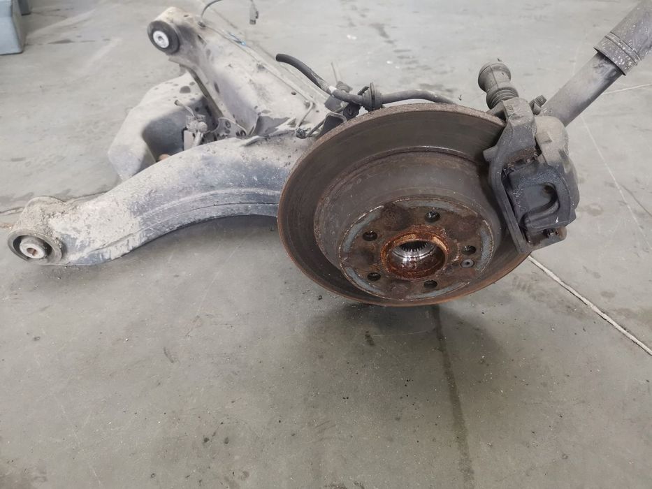 ZWROTNICA PIASTA WAHACZ LEWY TYŁ MERCEDES VITO VITO W447