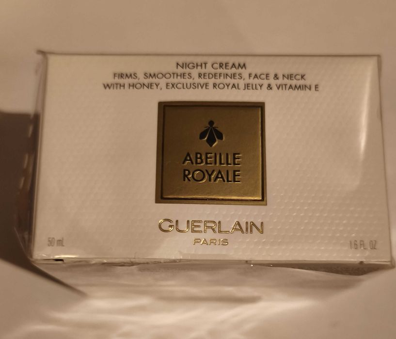 Uma marca premium para cuidar do seu rosto. Creme dia e noite.