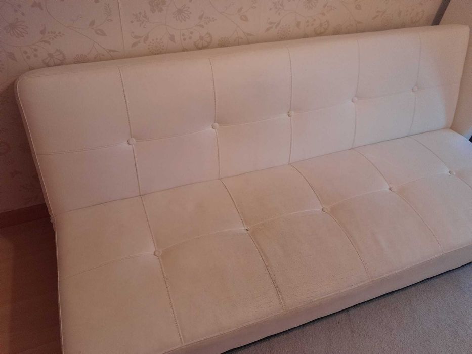 Sofá branco pérola